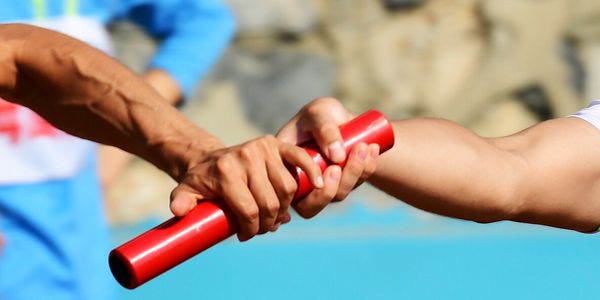 瞭望:时代淘汰我们时,不会和你握手言欢