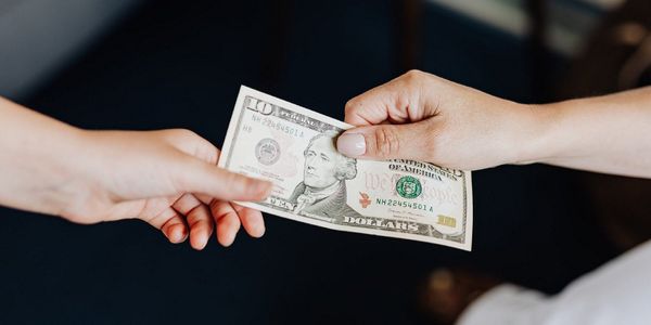 润滑油渠道压货.jpg 润滑油企业给经销商压货的五种诱饵